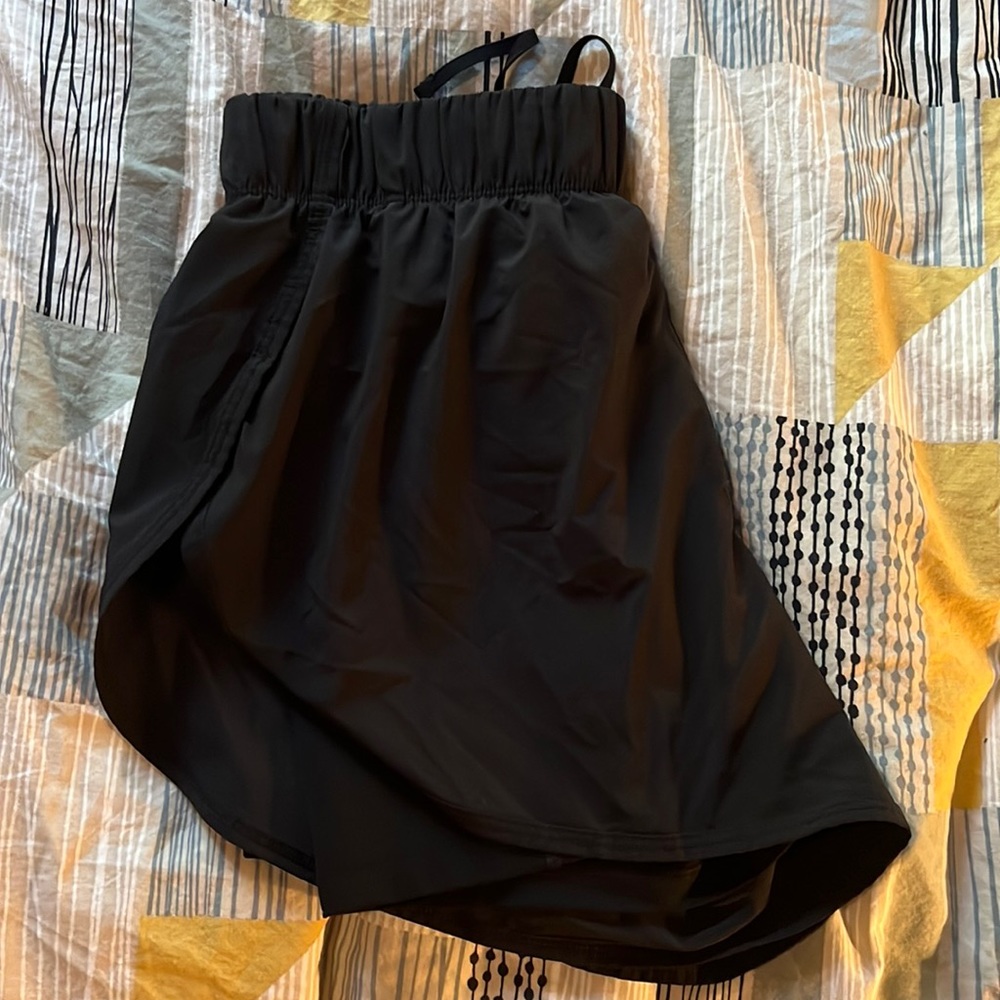 NIKE Tempo Luxe 2-in-1 Black Shorts Size Small workout casual comfort